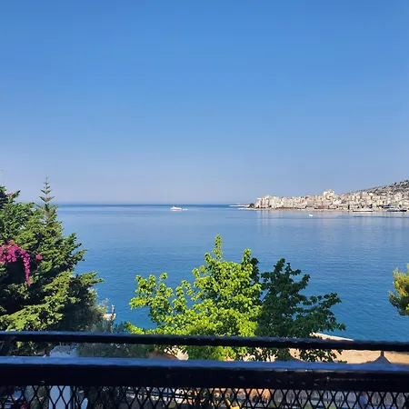 아파트 - Steps From The Sarandë