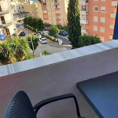 - Steps From The 아파트 Sarandë
